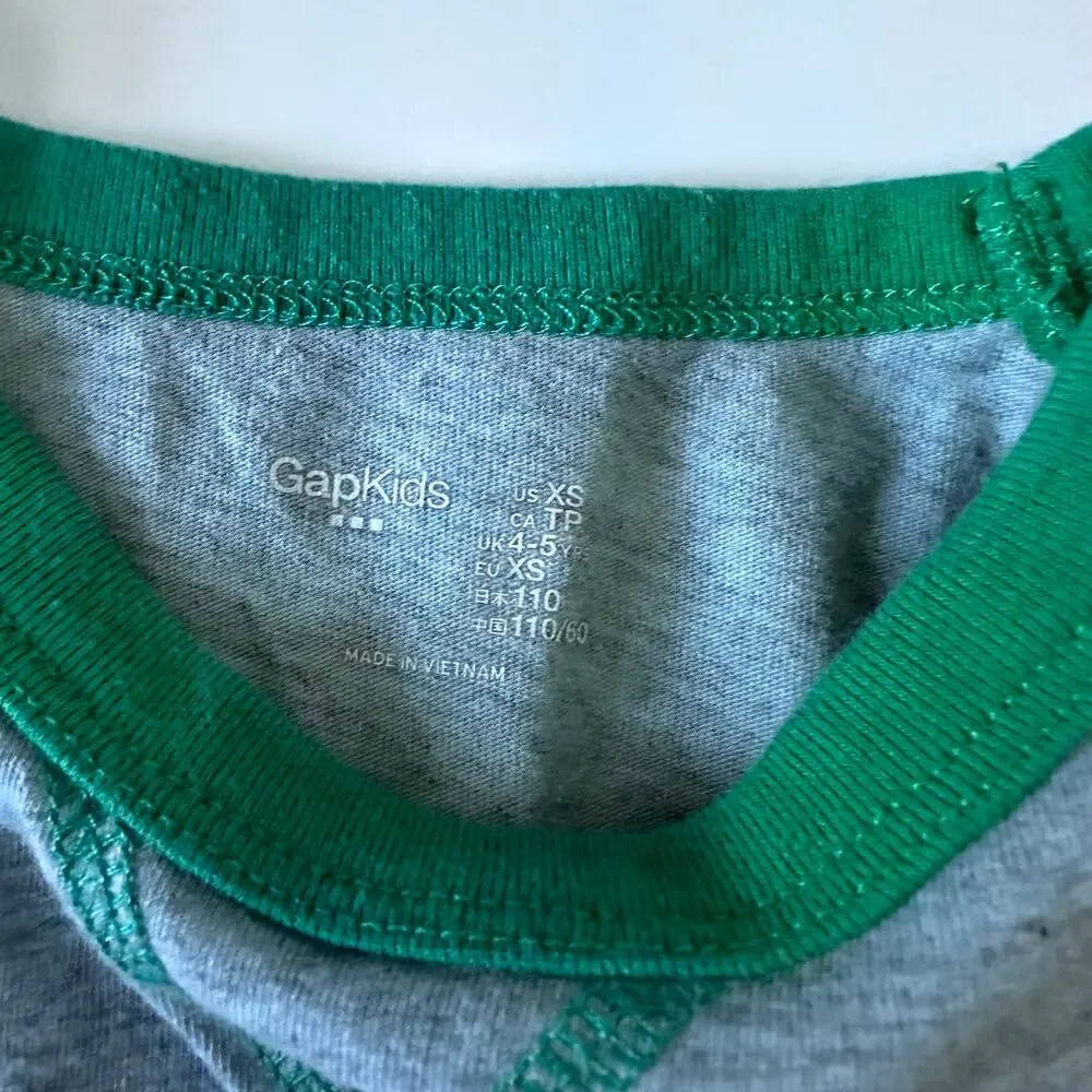 Gap raglan tee